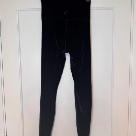 Beyond Yoga Velvet Motion High Waisted Midi Legging - Picture 5 of 6
